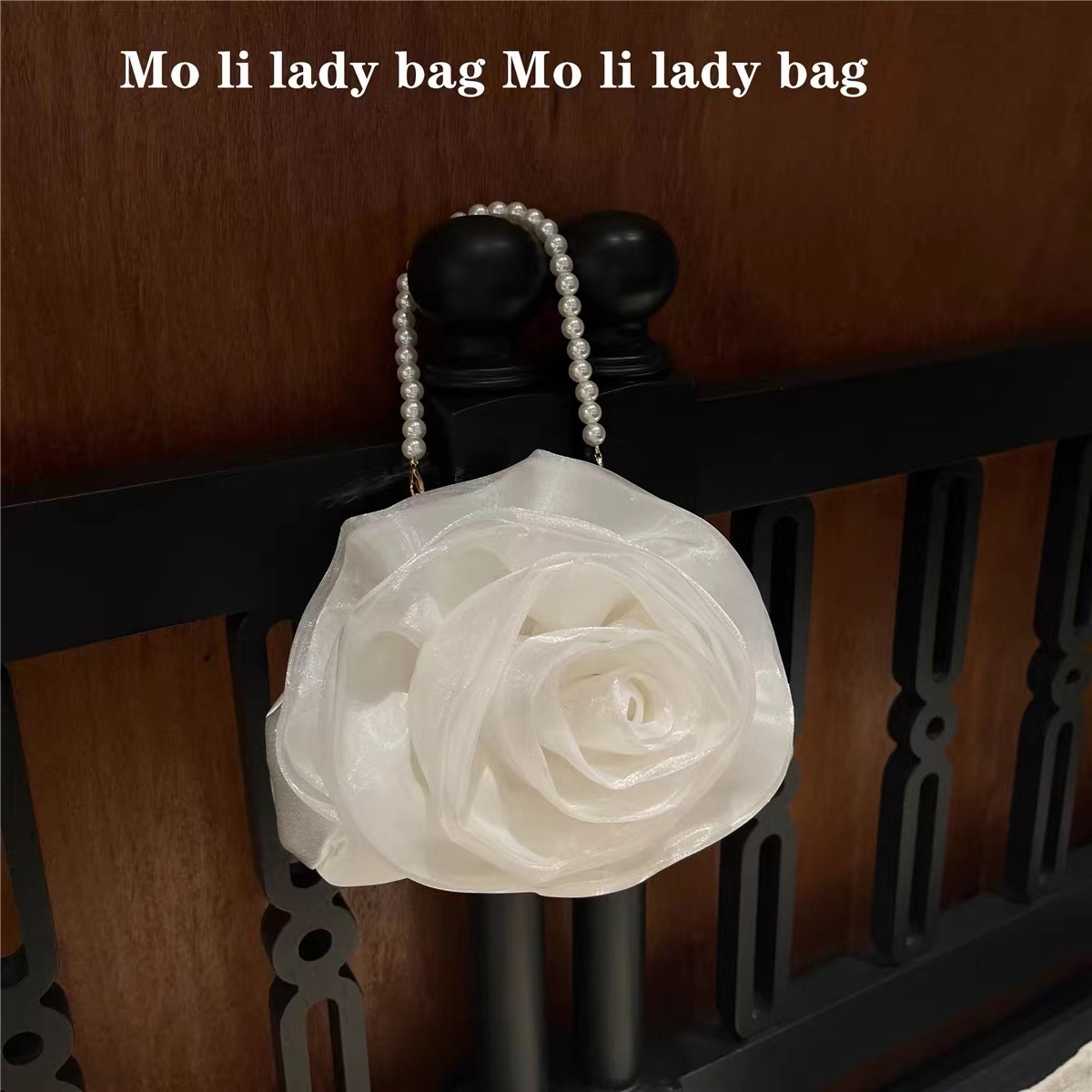 Luxury Designer Satin Floral H - Interior Design Elegant recension och pris