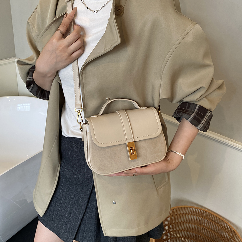 Branded Mini Square Flap Cross - Interior Design Elegant recension och pris
