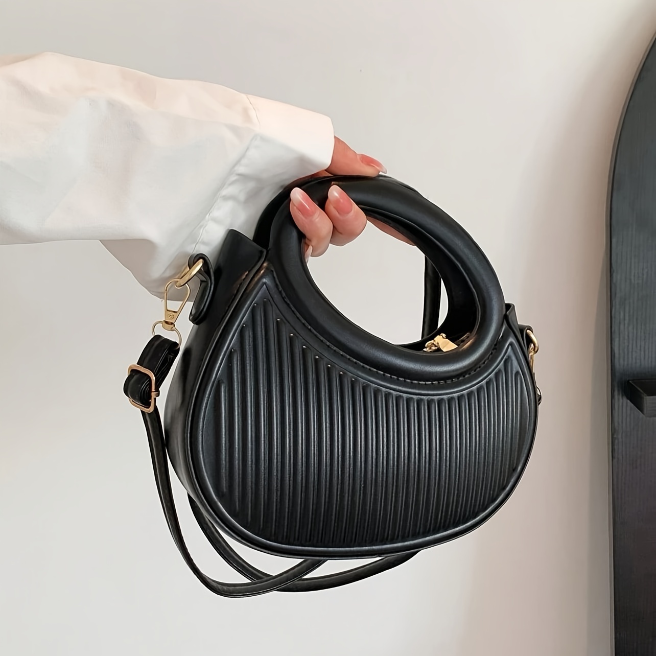 Chic Stripe Design Crossbody B - Interior Design Elegant recension och pris