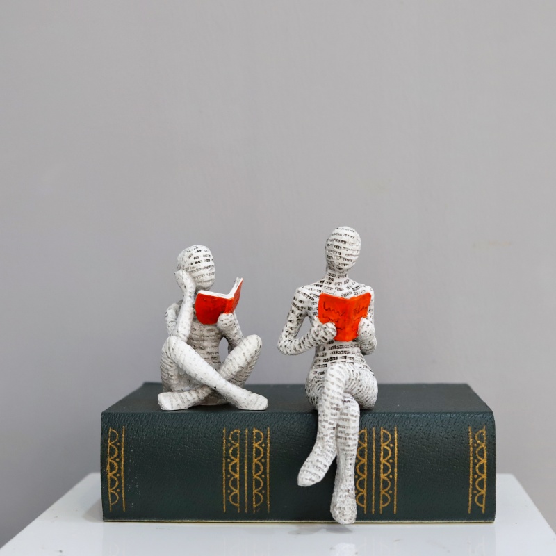 1Pc, Reading Paper Pulp Woman  - Interior Design Book recension och pris