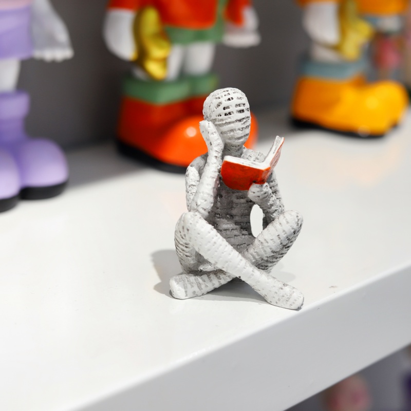 1Pc, Reading Paper Pulp Woman  - Interior Design Book recension och pris